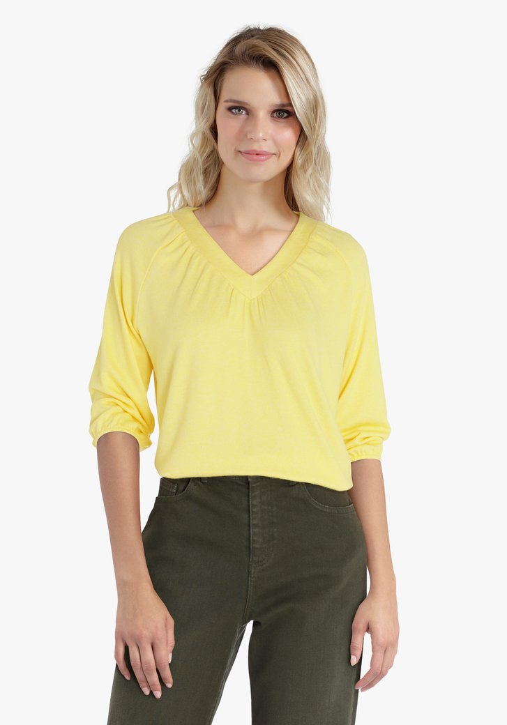 T-shirt jaune avec encolure en V